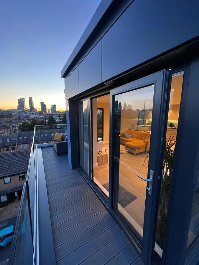 Homestay Blue London Rooftop Apartment